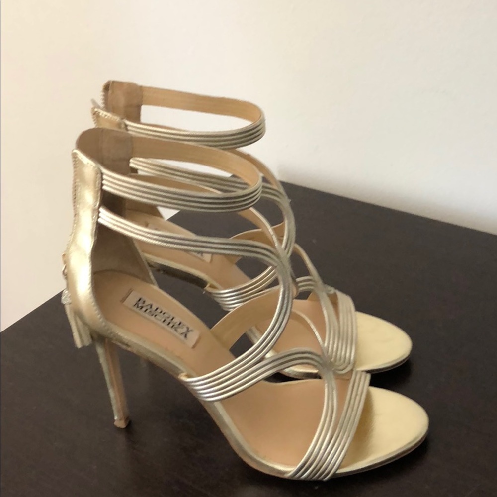 Used only once for a dinner. Impecable condition!